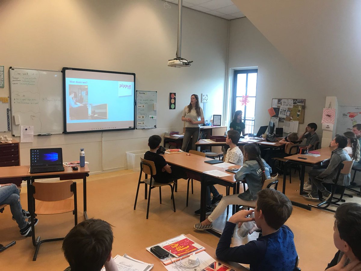 GGDInvestments's tweet photo. Pipple helpt ook mee tijdens de Designweek@OBSbrandevoort. Een Pipple Data Science Kindercollege! Samen met de kinderen gaan ze kijken of ze kunnen voorspellen hoeveel gaatjes iemand in zijn tanden heeft. #samengroeien https://t.co/Wwmi1cP44v