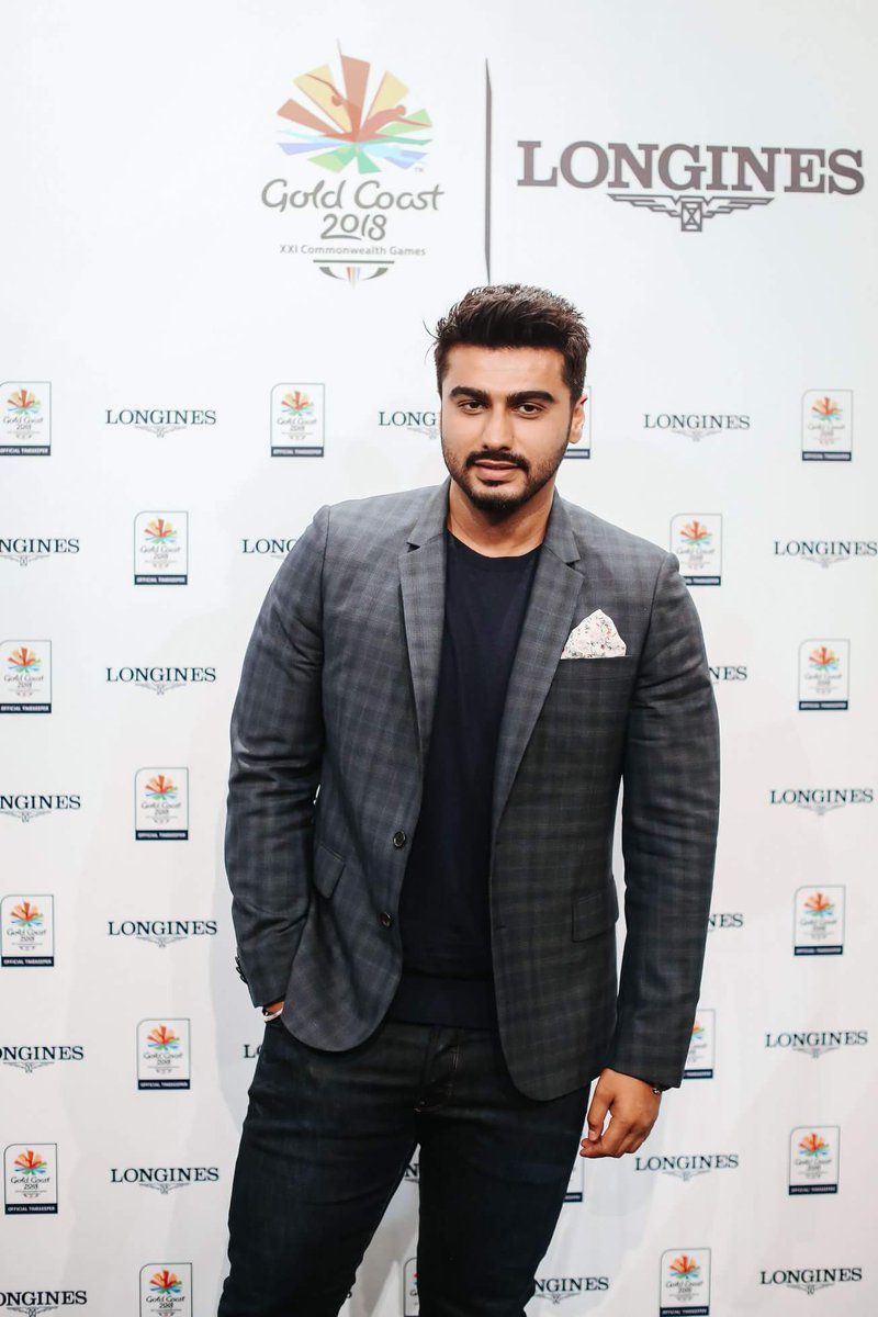 ArjunKapoorCafe's tweet photo. [NEW/UNSEEN PICS] Our Idol @arjunk26 as special guest of @Longines for the Gold Coast 2018 Commonwealth Games at VIP Dinner last night😍❤! Mr Juan-Carlos Capelli, Longines Vice-President and Head of International Marketing was also present there😊
#ArjunInAustralia 😁✌😇 https://t.co/SYLi2GFmSA