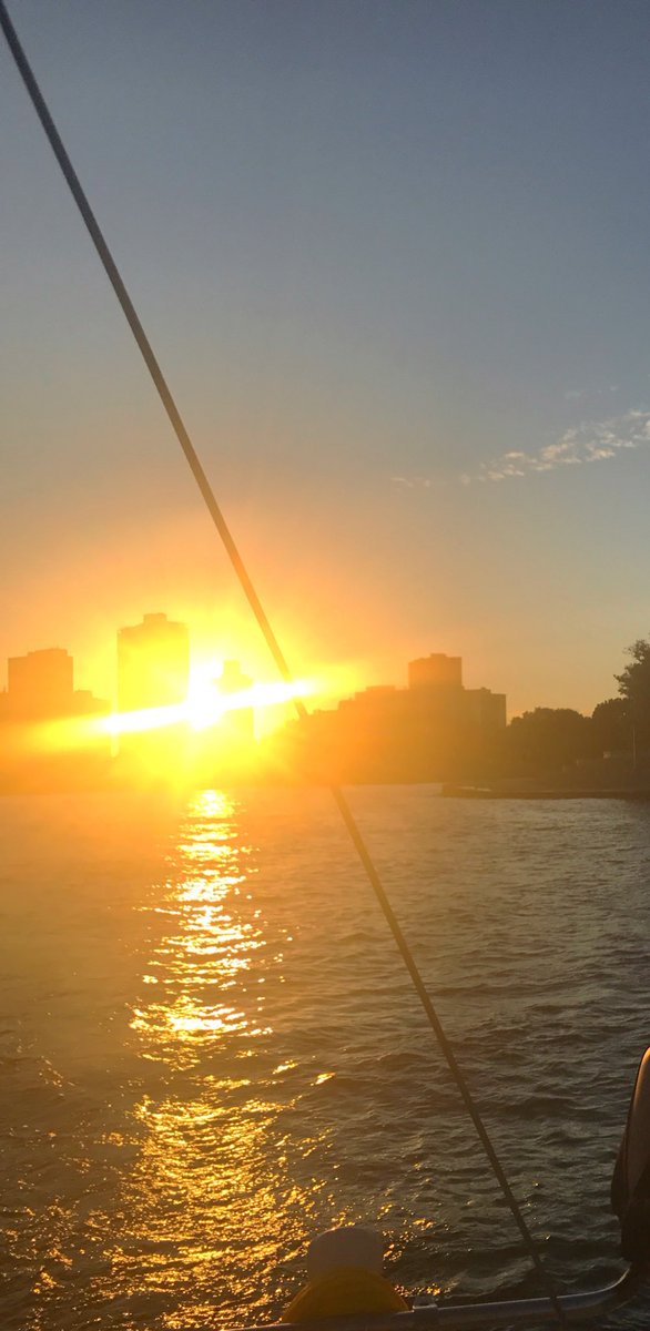 hduiha5886's tweet image. Life is art. Live yours in color. #mondaymotivation 
Wishing you all a bright week! 😎
Hope today being a smile. 
Away for awhile. 
#sailing #Davanti #thriller #writerscommunity 
📸 @AkashaGarnier