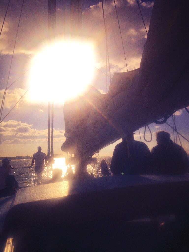 hduiha5886's tweet image. Life is art. Live yours in color. #mondaymotivation 
Wishing you all a bright week! 😎
Hope today being a smile. 
Away for awhile. 
#sailing #Davanti #thriller #writerscommunity 
📸 @AkashaGarnier