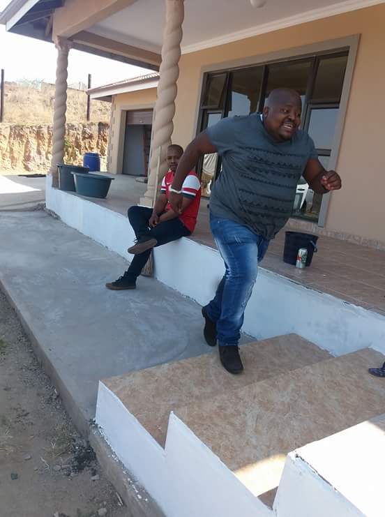 Ntate_Mohale's tweet photo. #HowToImprove2018
Rustenburg people should stop giving each other hugs whenever a song ends on a jukebox https://t.co/QWZxkbf6kr