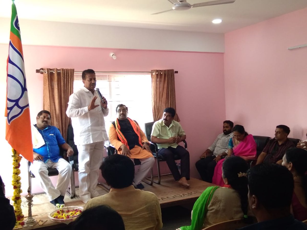 pavankumar04's tweet photo. Celebration of BJP Samsthapana Divas at Yelahanka constituency, Led by Sri @rammadhavbjp ji presided by Sri @SRVishwanathBJP  ji. https://t.co/M51b4NzgZs