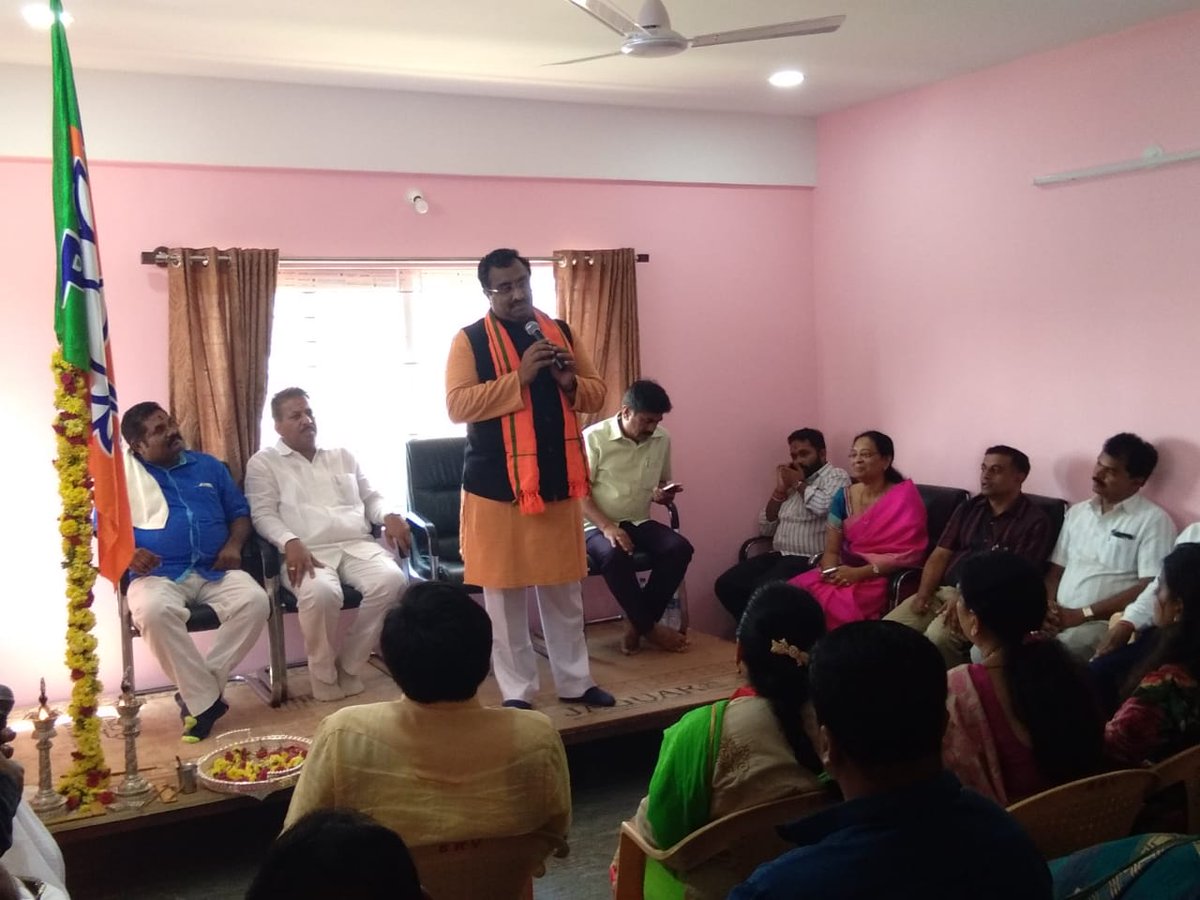 pavankumar04's tweet photo. Celebration of BJP Samsthapana Divas at Yelahanka constituency, Led by Sri @rammadhavbjp ji presided by Sri @SRVishwanathBJP  ji. https://t.co/M51b4NzgZs