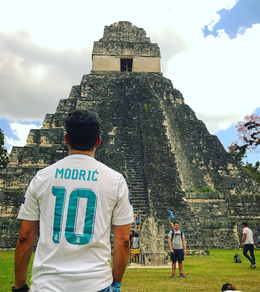 realmadrid's tweet photo. 🏞🇬🇹 ¡#RMFans disfrutando de las vistas en Tikal, Guatemala!
#HalaMadrid https://t.co/9Eszqf6tjd