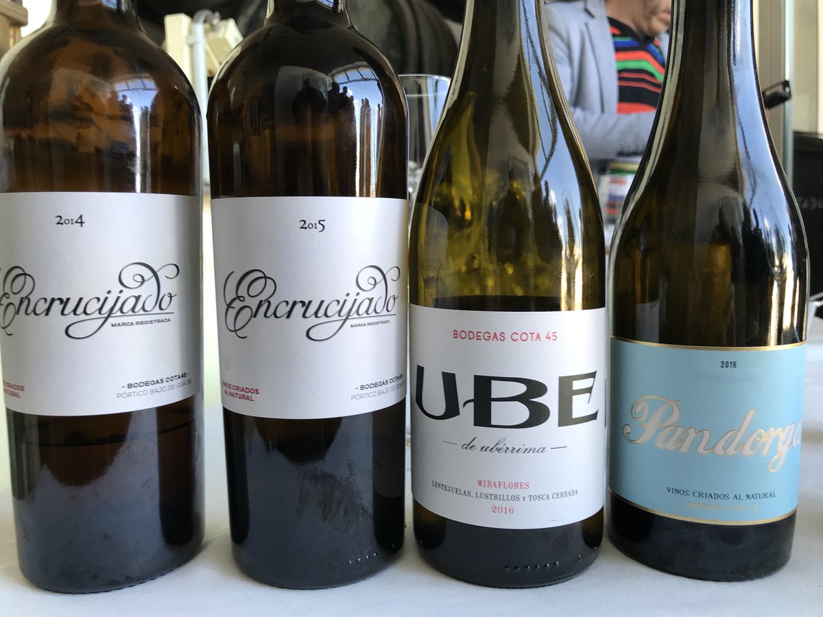 andaluciadevino's tweet photo. Vinazos de @albarizatorio en la #formación @AS_Cadiz https://t.co/X5mEV60GMj