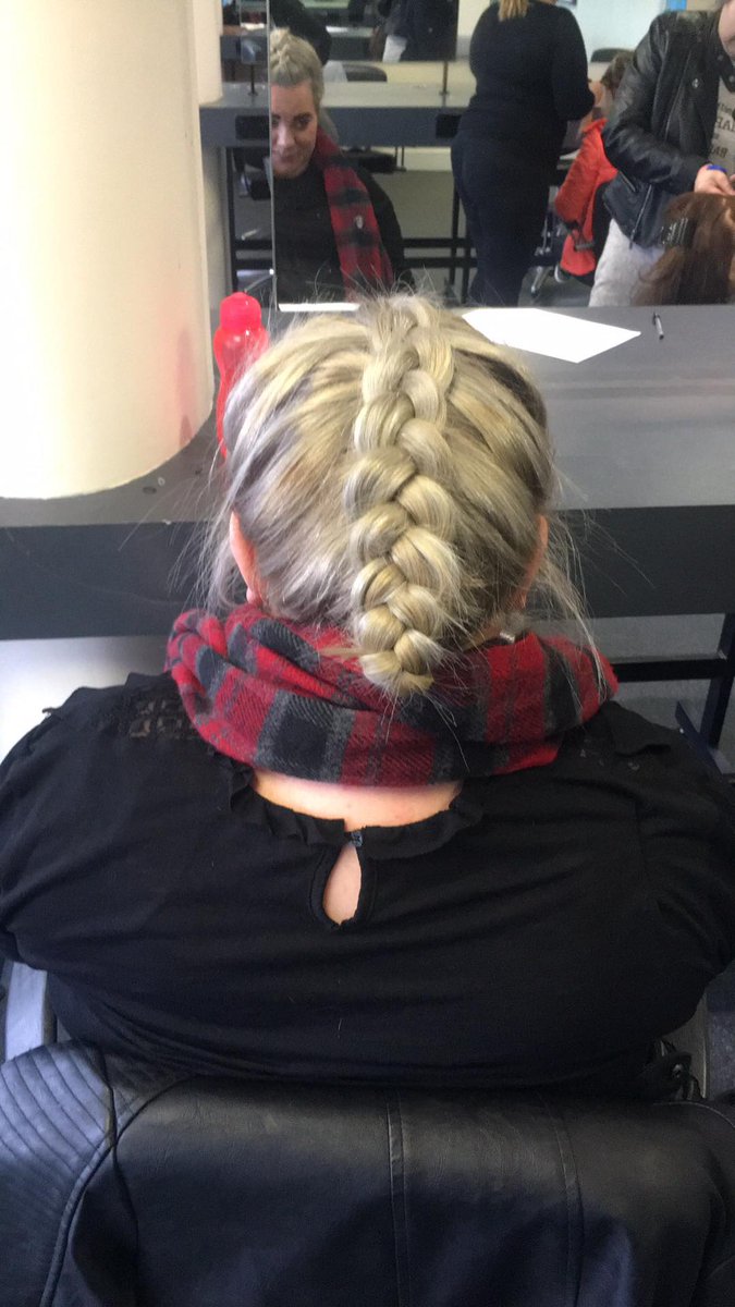PYDPlimavady's tweet photo. @PYDPlimavady  year 1 and 2 girls completing the first week of their OCN in plaiting and twisting today :) @RDC_NI  @FundforIreland @RoeValleyResAss https://t.co/uLa9qLrO4e