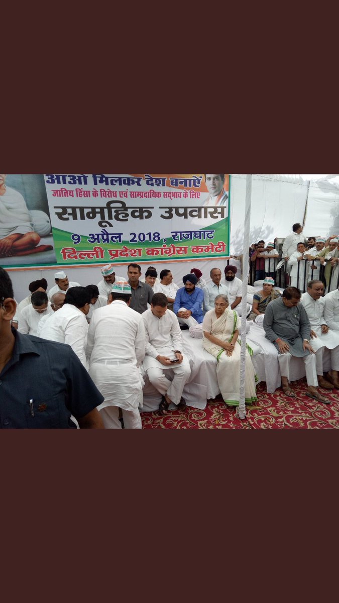 IamAjaySehrawat's tweet photo. गले तक ठूसमठूंस.. 
सांकेतिक उपवास.. 
जनता को संकेत, हम नौटंकीबाज...#congressfast #CongressForPeaceAndHarmony https://t.co/mJtfLXrqGR