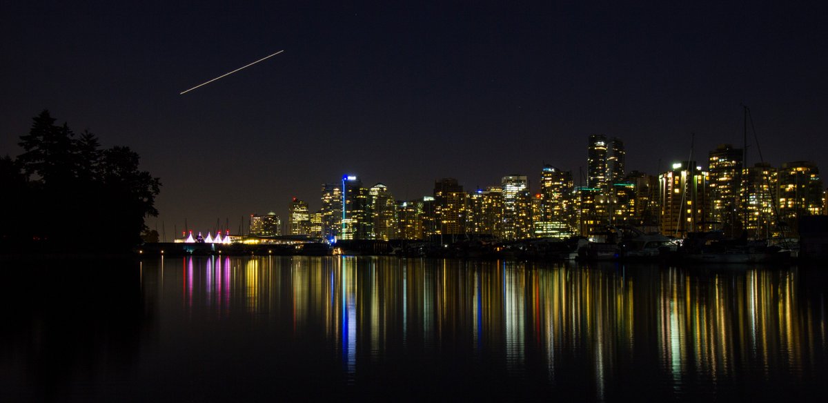 KokulanV's tweet photo. #Conference travelling? Try exploring the city at night. It is a difference experience. My shot of #Vancouver skyline during #cgu2017 conference #travel. #myUWenv #NightPhotography https://t.co/qfLkU0ji38