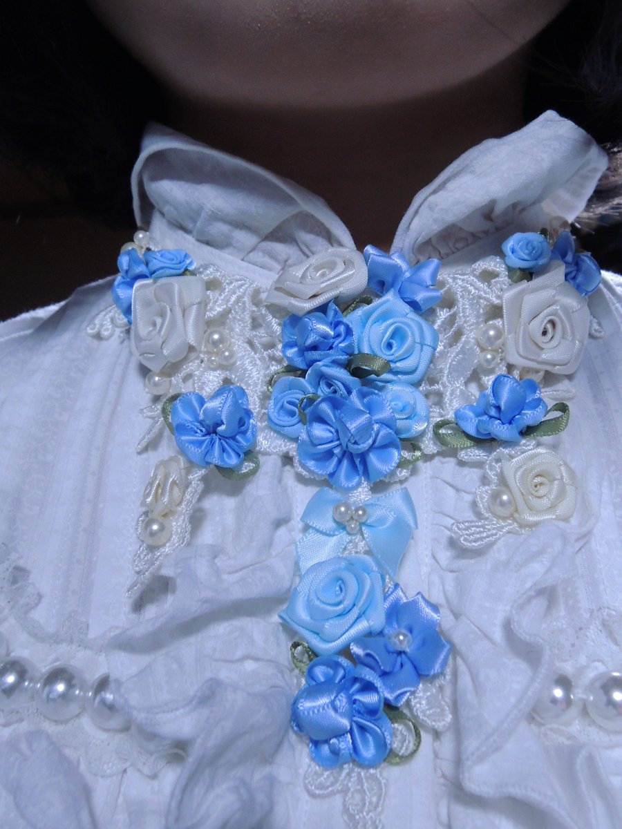 青bot En Twitter Lovereplica Lovrep Aya 様の巻き薔薇とケミカルレースのチョーカー 3種類 の水色とホワイトのリボンの薔薇がケミカルレースの土台の上に可憐に咲いています レースの上にぽんぽんと乗っているパールとチェーン部分に挟まったパールがリボンとレース