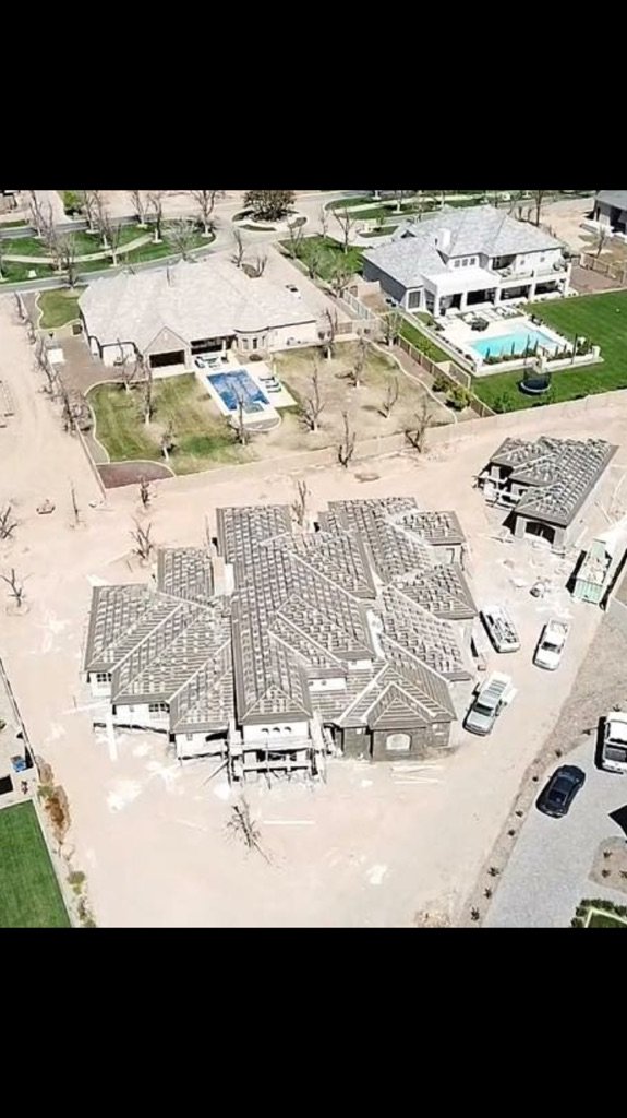 iplandesign's tweet photo. Aerial View of a Home Currently Under Construction in The Pecans, Queen Creek, AZ. Architectural Design by I PLAN, LLC.
#thepecans #queencreek #customhomes #iplanllc #houseplans #architect #AZ #mesaarchitect #design https://t.co/IFjkenwKY0