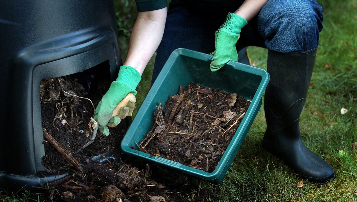 NorfolkMCs's tweet photo. Free composting workshops for beginners in Norfolk this May - Sept. Once you’ve attended a workshop you will receive a 220 litre compost bin FREE to help you get started! Find more details and book at:
https://t.co/SBNohLGRIS
@NorfolkCC @gardenorganicuk @recycle4norfolk https://t.co/qwAbmwLChi