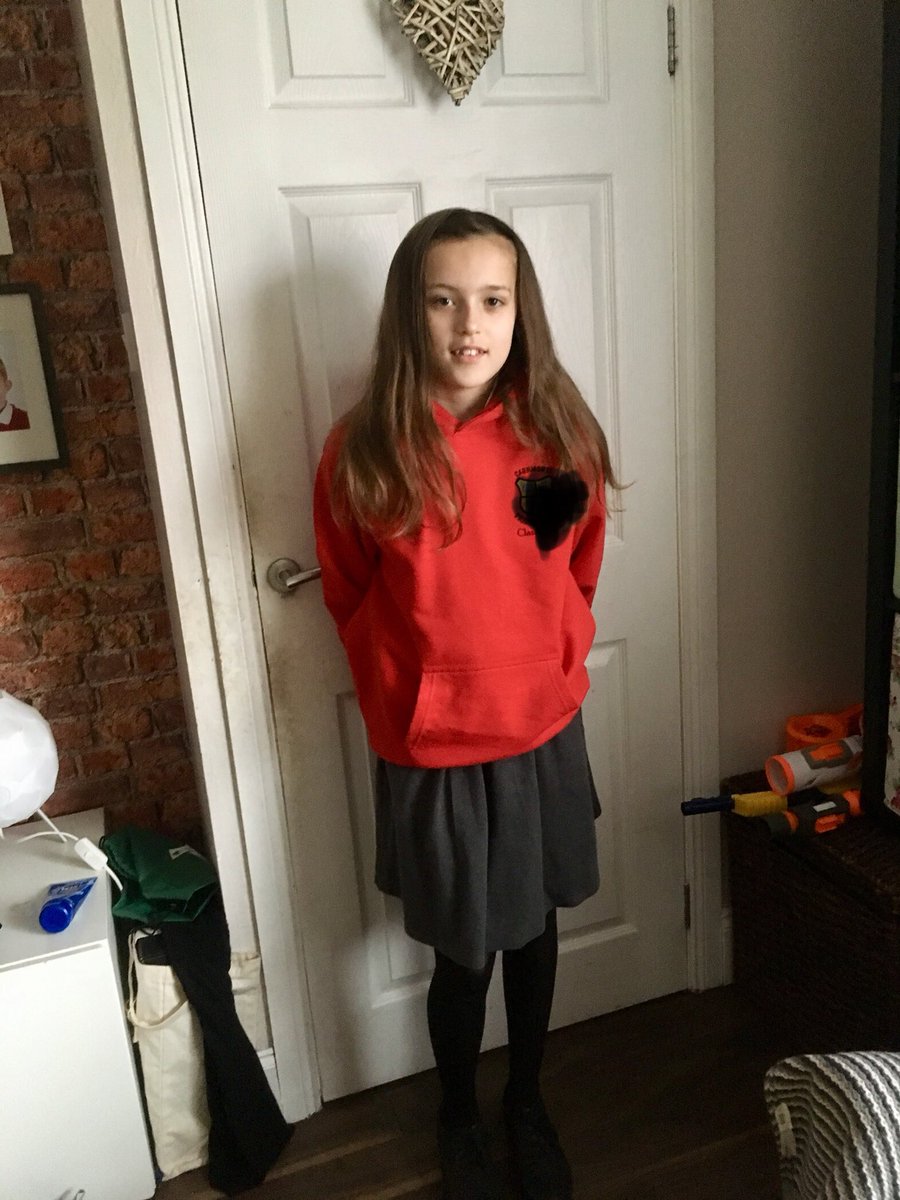 75Ems_'s tweet photo. Last term of primary for this one...away with her Class of 2018 leavers hoodie 😢😢#growinguptooquick #pausebuttonplease #daughter https://t.co/4VEBLkBDD7