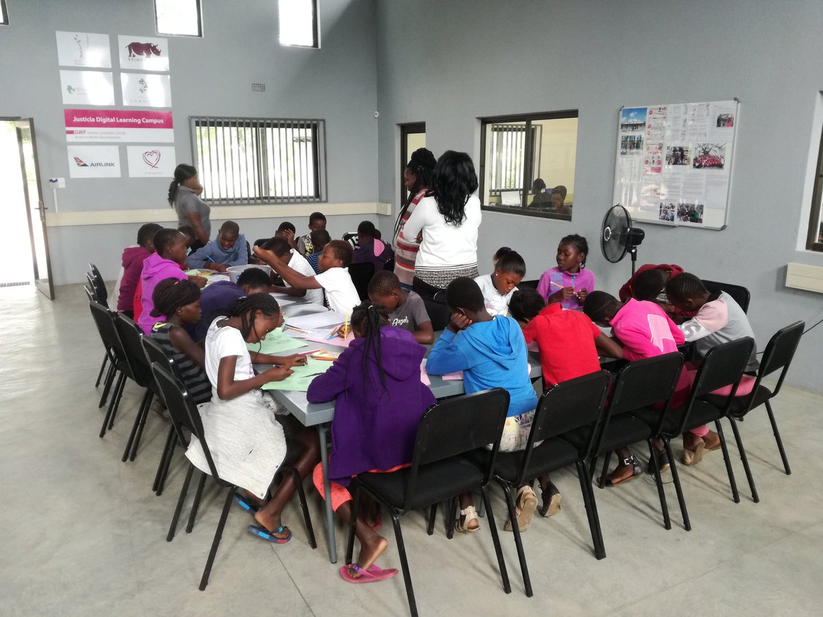 Fumanikeegen001's tweet photo. #EducationRevolution OpenLearning #Holiday classes @JusticiaDlc drawing and colouring of the #EasterEggs @rhinoafrica @GwfOnline @KindTiyani https://t.co/CH8C0jjDvm