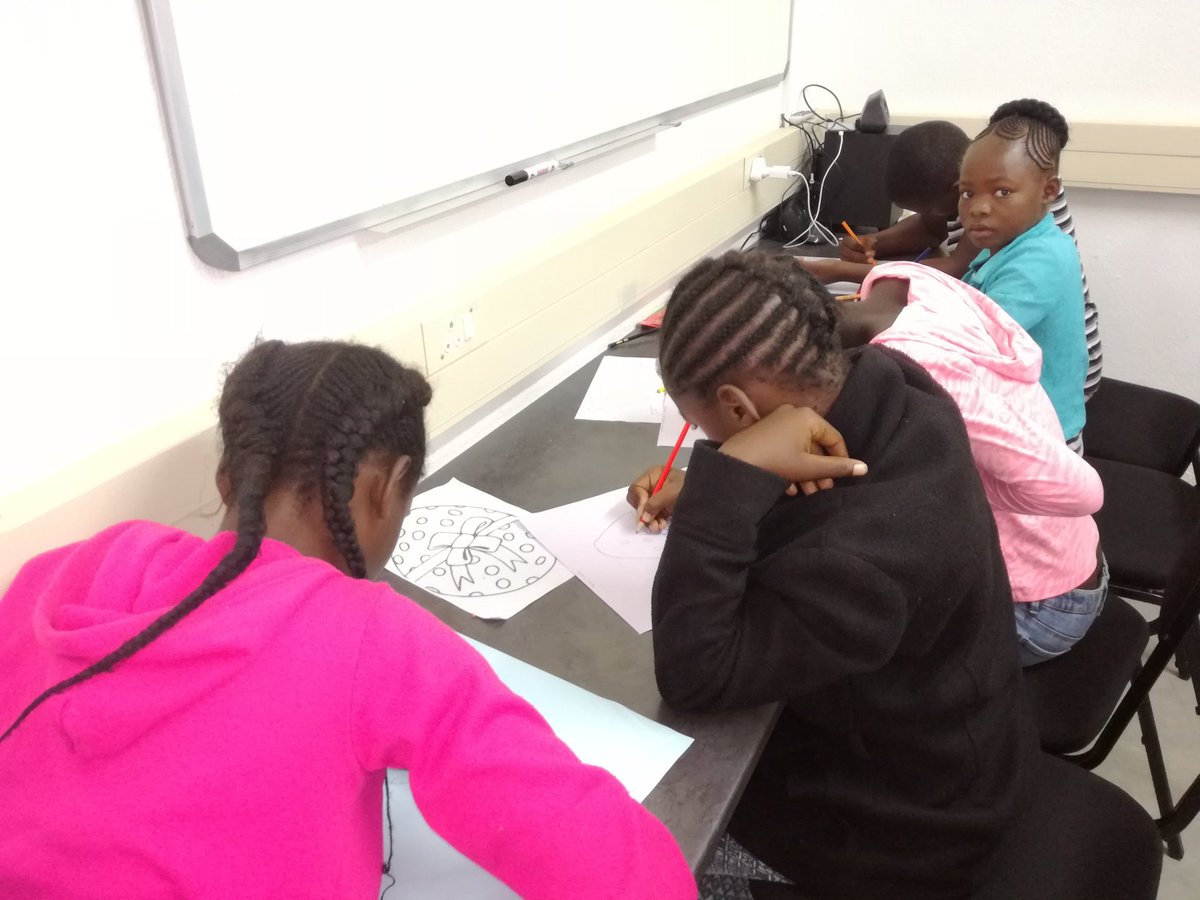Fumanikeegen001's tweet photo. #EducationRevolution OpenLearning #Holiday classes @JusticiaDlc drawing and colouring of the #EasterEggs @rhinoafrica @GwfOnline @KindTiyani https://t.co/CH8C0jjDvm