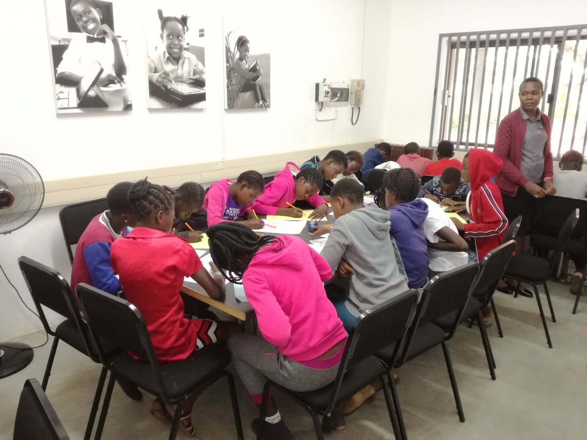Fumanikeegen001's tweet photo. #EducationRevolution OpenLearning #Holiday classes @JusticiaDlc drawing and colouring of the #EasterEggs @rhinoafrica @GwfOnline @KindTiyani https://t.co/CH8C0jjDvm