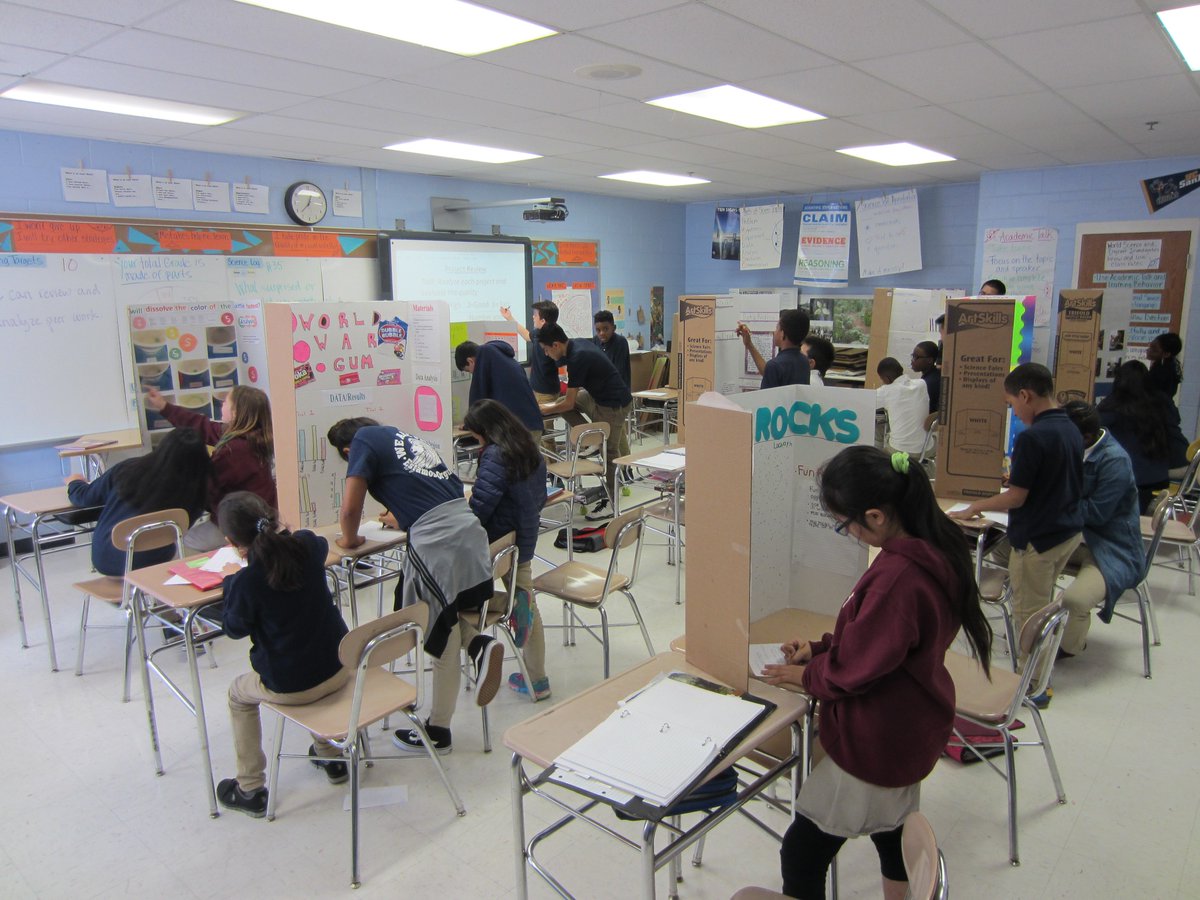 WatsonSciClass's tweet photo. 6th-grade scholars @LakelandSchool evaluate each other's projects for the school's upcoming STEAM Fest April 20. #FigureItOut https://t.co/EBfJA3DQuQ