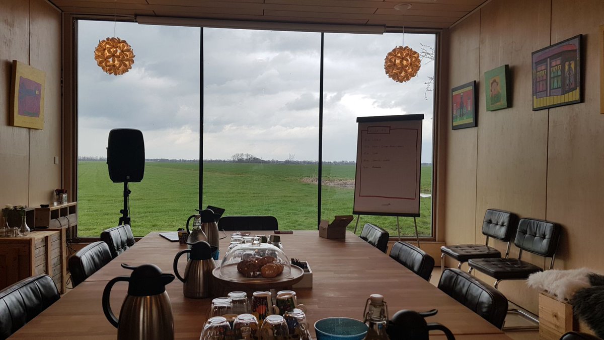 Value_minds's tweet photo. ''In projecten breng je mensen naar het werk, in scrum breng je werk naar de mensen.” Meer hierover lees je hier: https://t.co/NVm5j7TPx0 #Scrum #Agile #Valueminds https://t.co/DIIZd862XP