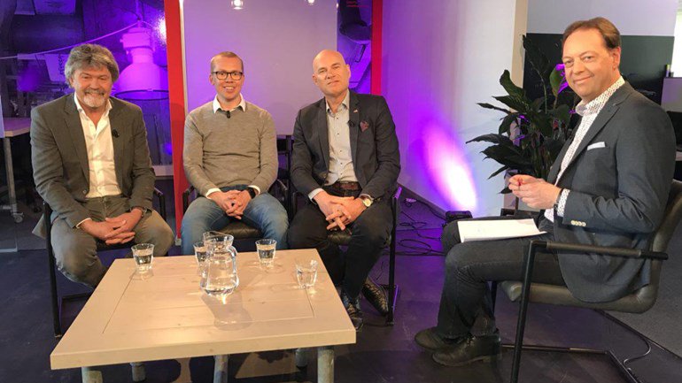 🇳🇱 <a href="/KarelGroen/">Karel Groen</a> (directeur Eems Dollard Regio) was te gast bij het programma “Ondernemen in Drenthe” van <a href="/RTVDrenthe/">RTV Drenthe</a>. Daar praatte hij met Hans ten Cate en Johan van Tiel over het #ondernemersklimaat in de #grensregio. Foto: Edwin van Stenis. ➡ edr.eu/karel-groen-te…