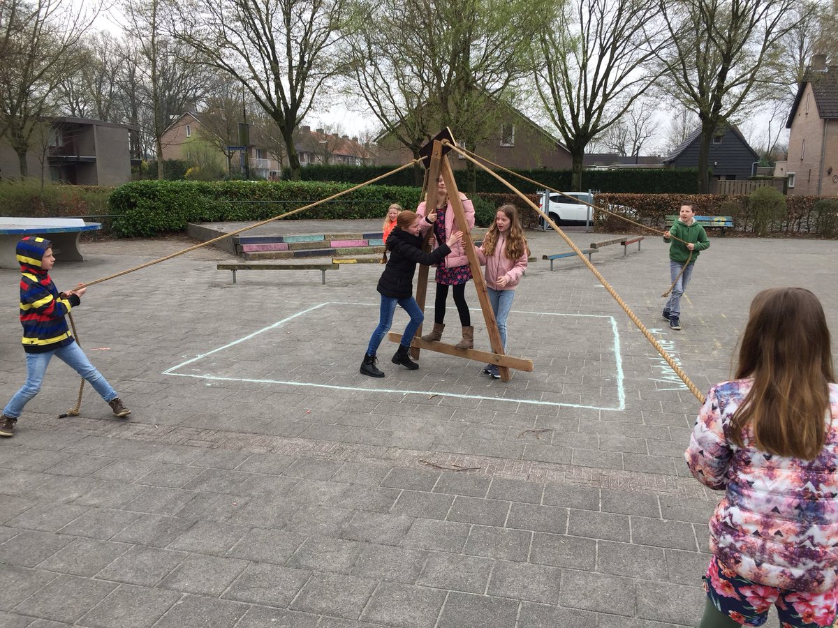 Het zomerweer komt er aan met vandaag speelinstructie in de kleur groen. Lukt het ons om de A te laten wandelen?