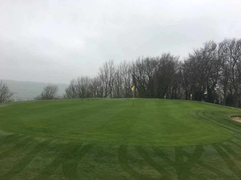 MarkSim93794378's tweet photo. Height of cut taken down this morning and greens cut #greenkeeping #levelsurfaces #clippings @KingsdownGC https://t.co/8jRJBqnA3U