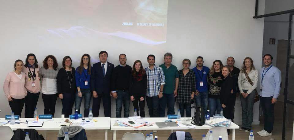 CliDentZafrilla's tweet photo. #Formación 🎓¡El pasado viernes y sábado lo pasamos formándonos con grandes profesionales de nuestro sector! 👩‍⚕

👉La Dra. Eva García asistió a un curso de #aparatología de #RNO  impartido por el Dr. @PedrongelMoreno🔝 ¡En @CliDentZafrilla la formación es esencial! 😁 https://t.co/3Uz71EVTMk