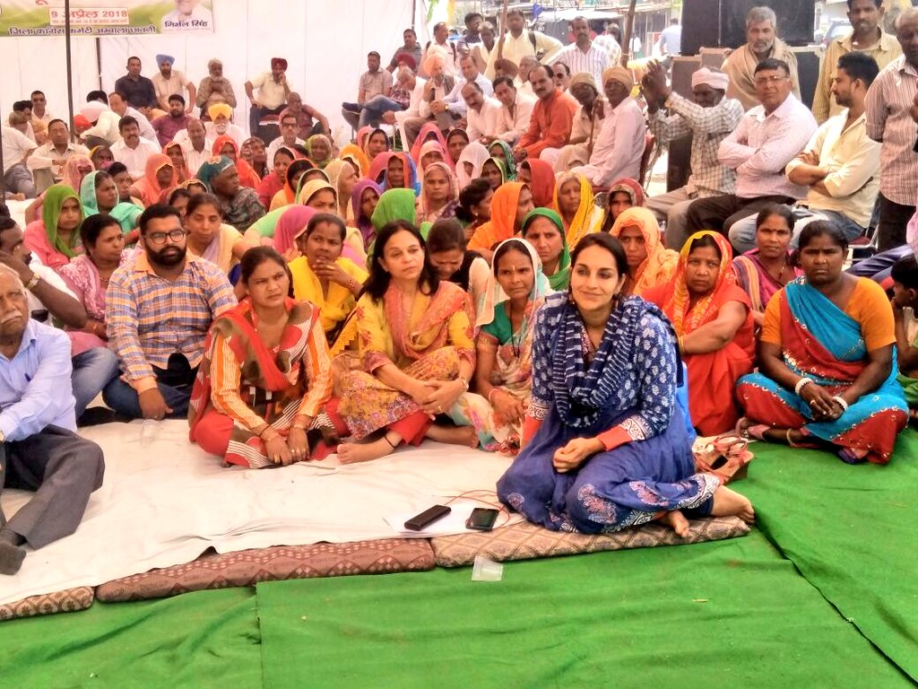 अंबाला कैंट में महिला शक्ति @INCIndia अध्यक्ष श्री @RahulGandhi जी के दिशानिर्देशों अनुसार उपवास को अपना पुरज़ोर समर्थन देते हुए... #CongressForPeaceAndHarmony