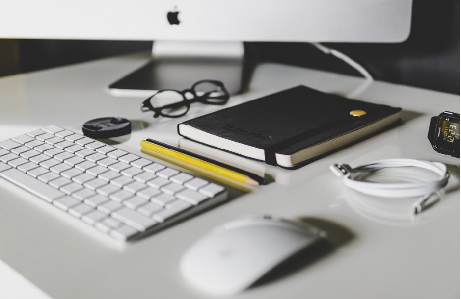 We spend a significant amount of our working lives at our desks.

Here's how 7 successful people organise their space: read.bi/2IAtK1i