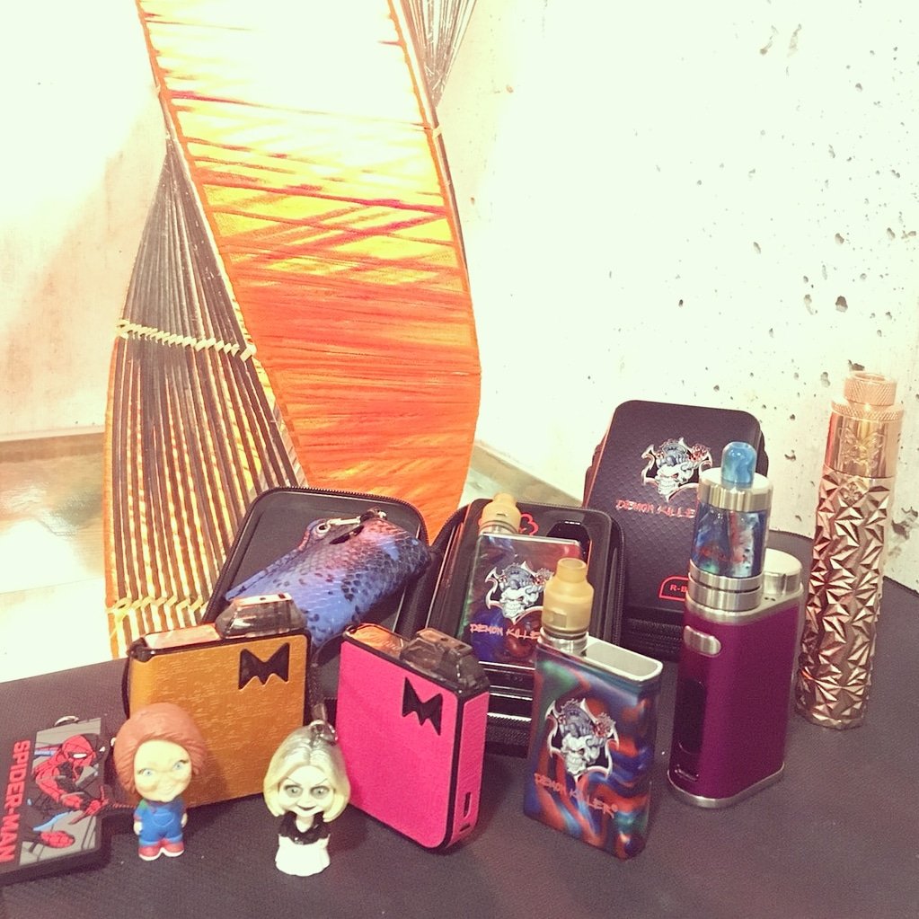 vape_mokumoku's tweet photo. #煙煙〜mokumoku〜
時間早まりましたが開店しました!!
皆様の御来店お待ちしております*(^o^)/*
ミニミニVAPEカワユぃですょ〜!!
是非是非目にして下さいませ(o´罒`o)
#demonkiller #mepod https://t.co/ICLTHQYXlY
