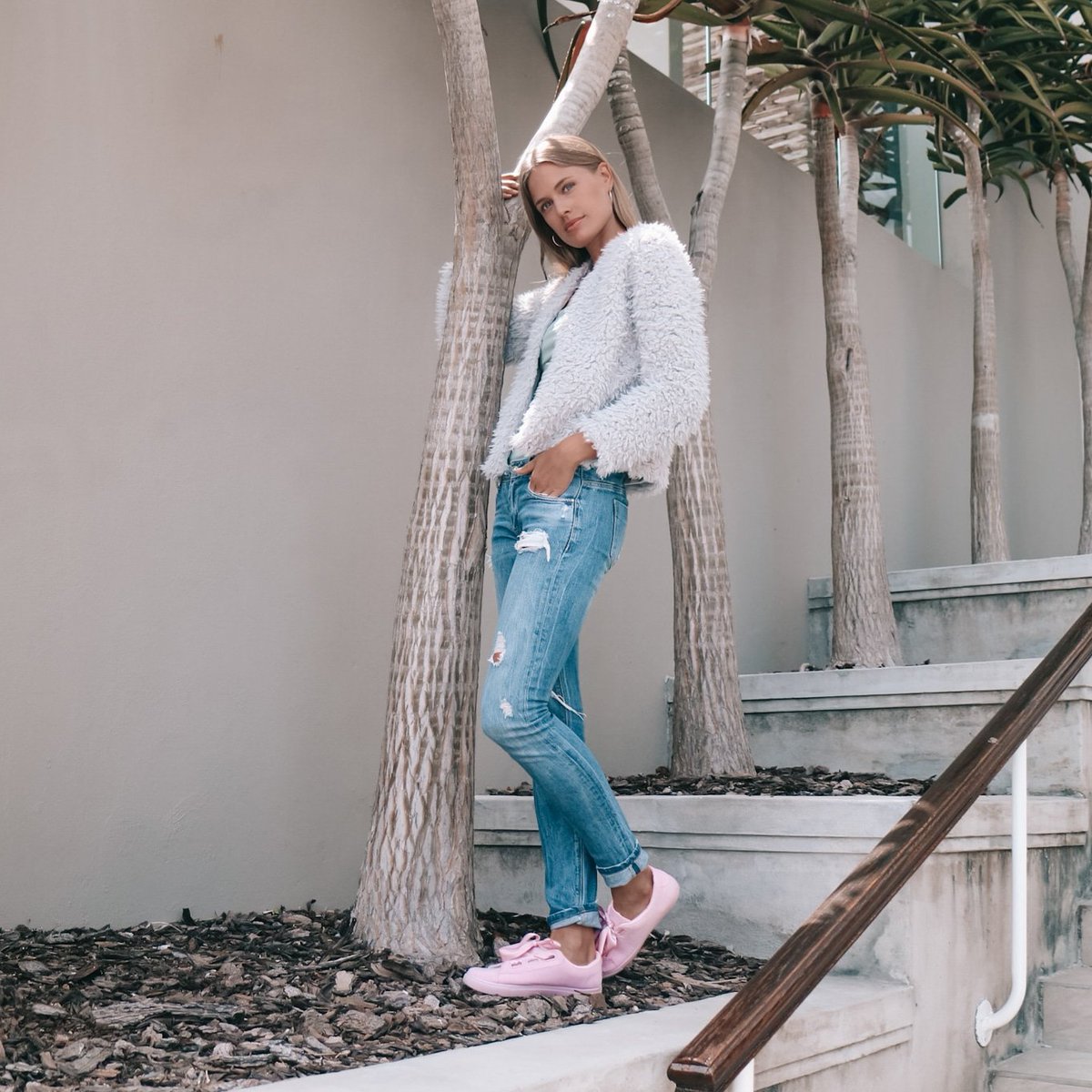 Always happy when there's rays of sunshine on me☀️.

Although at the moment sitting at a callback ready to sing my lines as a preppy school girl.. #lovemyjob every day is different. 

#actress#model