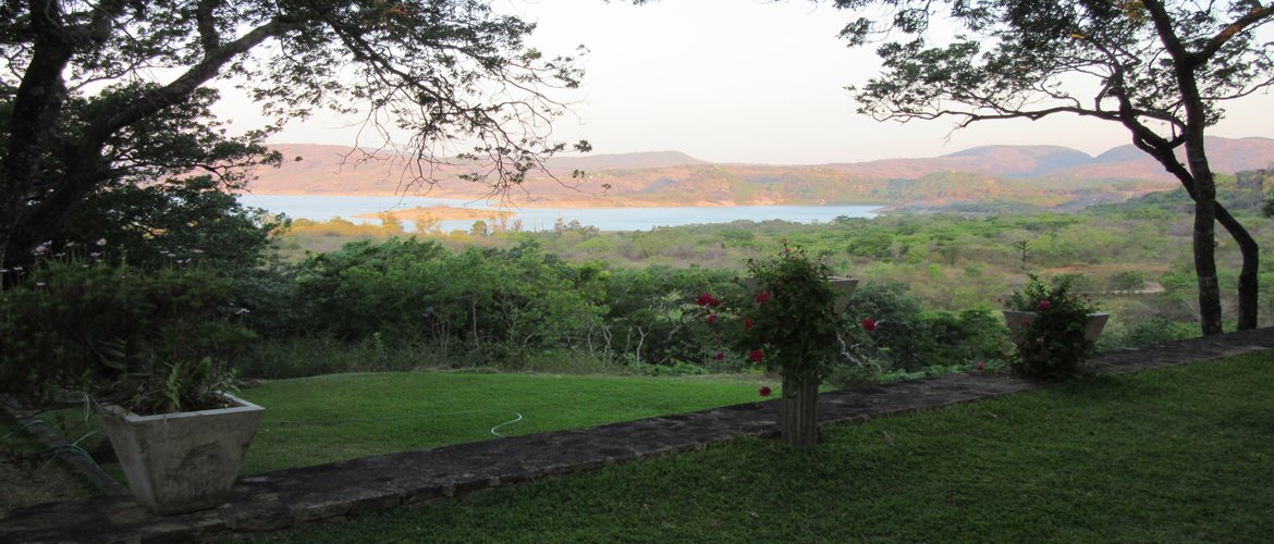 Destination_Zim's tweet photo. #NormaJeane’s #LakeviewResort set in the granite hills and Msasa woodland overlooking #LakeMutirikwi (formerly #LakeKyle) #bassfishing #beautifulgardens, #homestylecooking, comfortable & #friendlyservice https://t.co/Khxzan5897 #VisitZimbabwe #Masvingo https://t.co/Zh6hKJGBGo