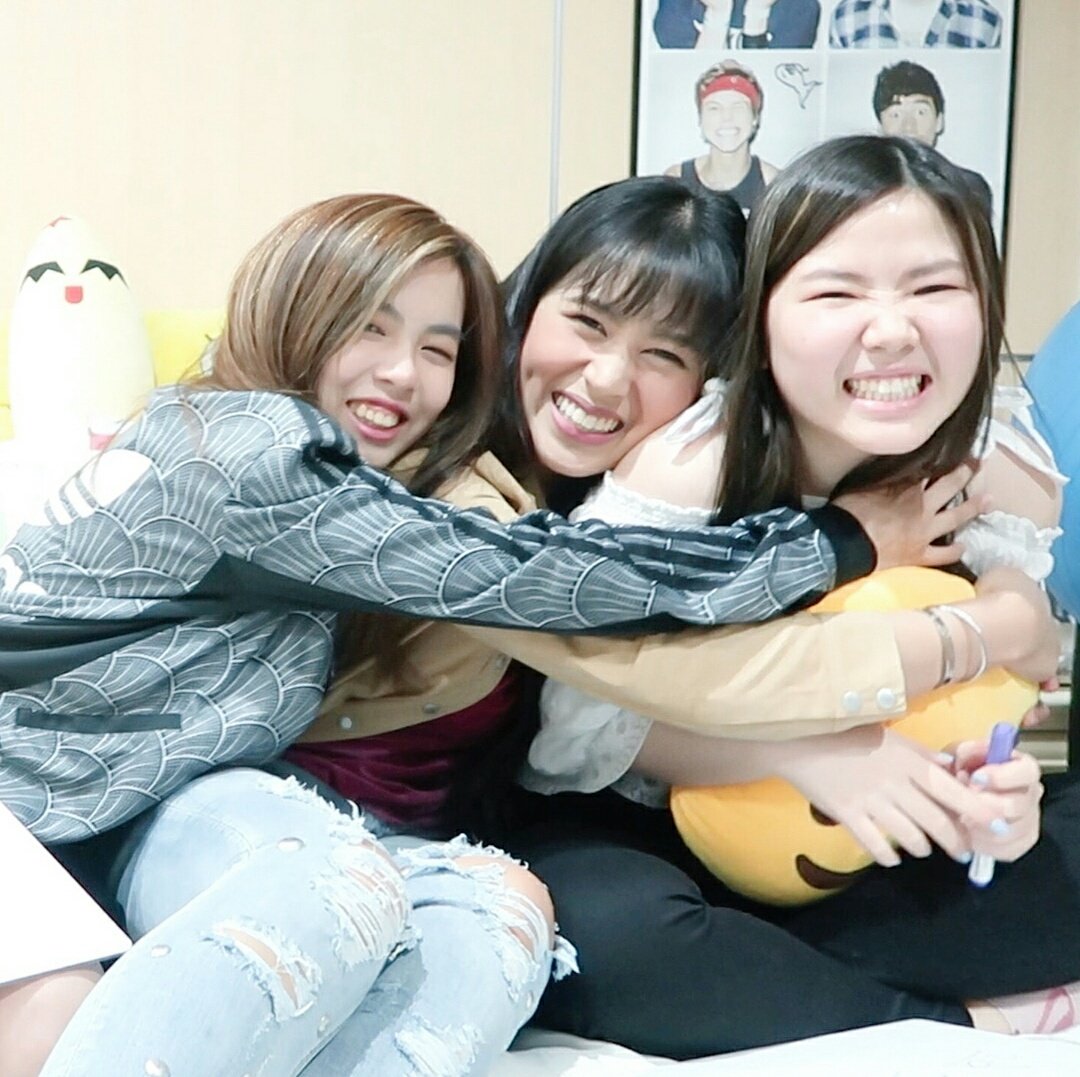 lei_antes's tweet photo. @eunicetsantiago sobrang supportive nila @SlytheReine @JamielynCheng sayo.. all they want is for you to be happy and achieve your dreams.. so kapit lang 💪@eunicetsantiago 😍😍😍 #EuReiLyn #friendshipforkeeps
#MNL48NEXTSTAGEWK11 
#EUNICERockMNL48 
EUNICE HeartStrongOSHI https://t.co/hLhoyzVb9D