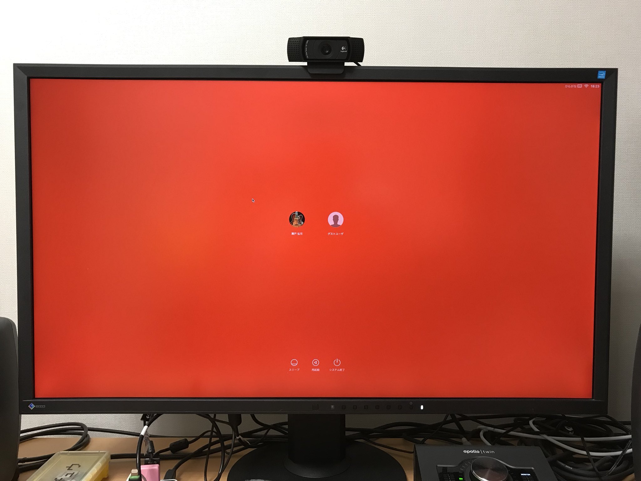 瀬戸弘司 Macのログイン画面がめっちゃ赤いんだけど これなんでだろう T Co Nhhtql3lfx Twitter