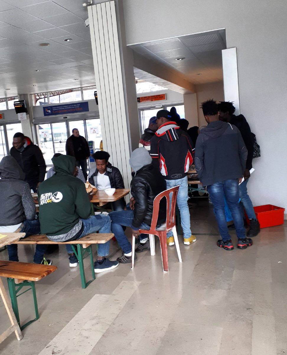 sol2refugees's tweet photo. The train station of #Briançon (#France https://t.co/D8NIG7mAY2), next to the #border with #Italy, has been #occupied and #squatted by 150 #migrants and #solidarians of #TousMigrants. The mobilization of the "exilé.e.s" continues!
#Solidarity win win! https://t.co/cyGF9B4mHw