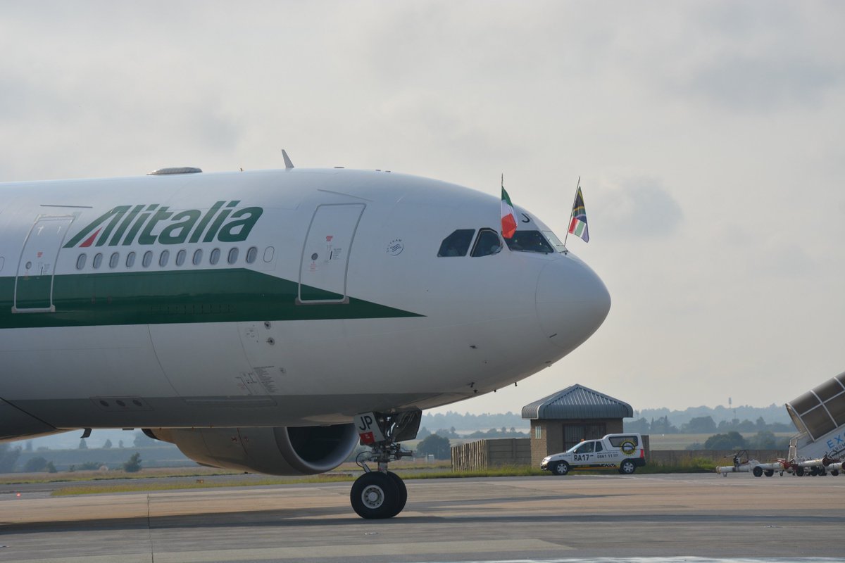 ortambo_int's tweet photo. @Alitalia returned to South Africa today after a 16-year absence when an Airbus A330 touched down at O. R. Tambo International Airport this morning. Welcome back! We are so excited to have you back! https://t.co/OSXZ0Z2reo