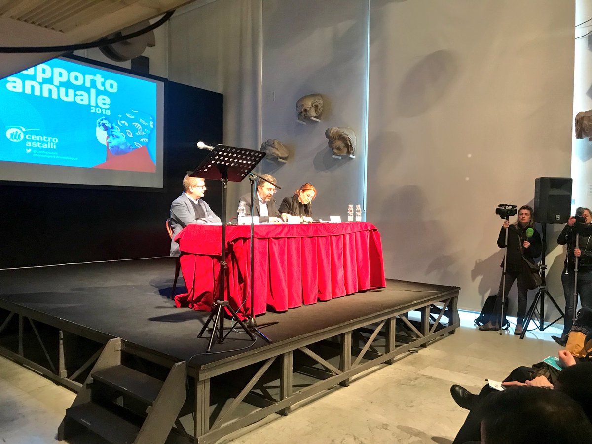 CentroAstalli's tweet photo. #RapportoAnnuale2018 @MarcoDamilan introduce anno di attività #CentroAstalli in favore di #rifugiati https://t.co/wyDNC5CY00
