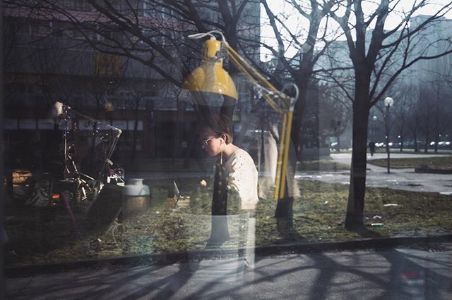 psdigitalsk's tweet photo. My vnímame jar napríklad takto. Slnečný výhľad cez okno ☀️ .
.
.
#digital #agency #agentura #slnko #jar #vyhlad #spring #dnesinspirujem #teplo https://t.co/Sk3EdwOFZR https://t.co/gyS4I5l2So