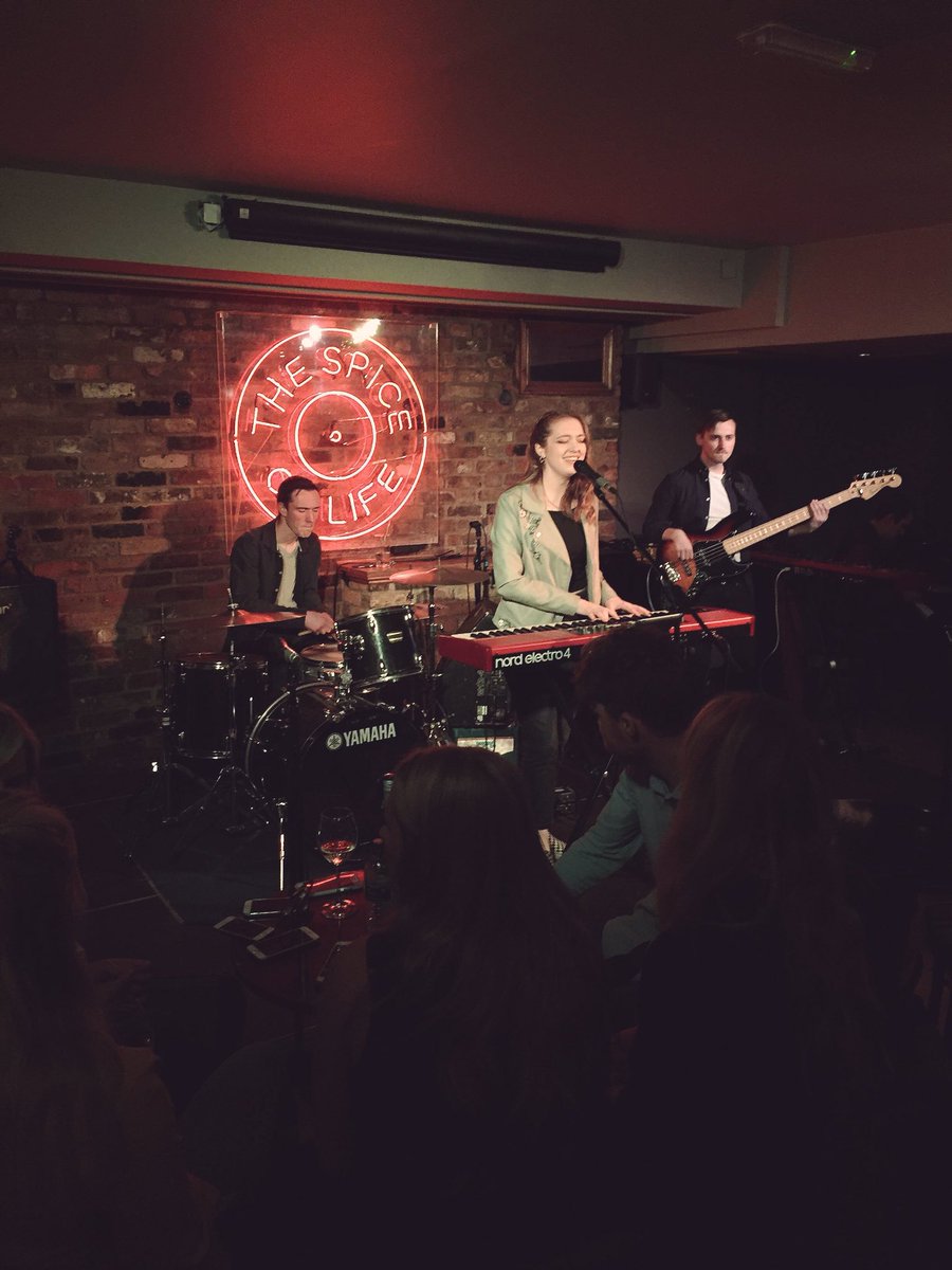 aliceauermusic's tweet photo. Had SUCH a great time playing @SpiceOfLifeSoho on Saturday with my awesome band // thanks to everyone who came down to support ✨ xo https://t.co/8Dpl3h23sD