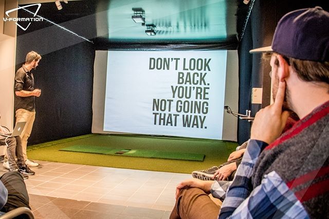 VFormationFun's tweet image. Don't look back. You're not going that way. 👉
.
#vformationfun #mondaymotivation ift.tt/2IFPIjj