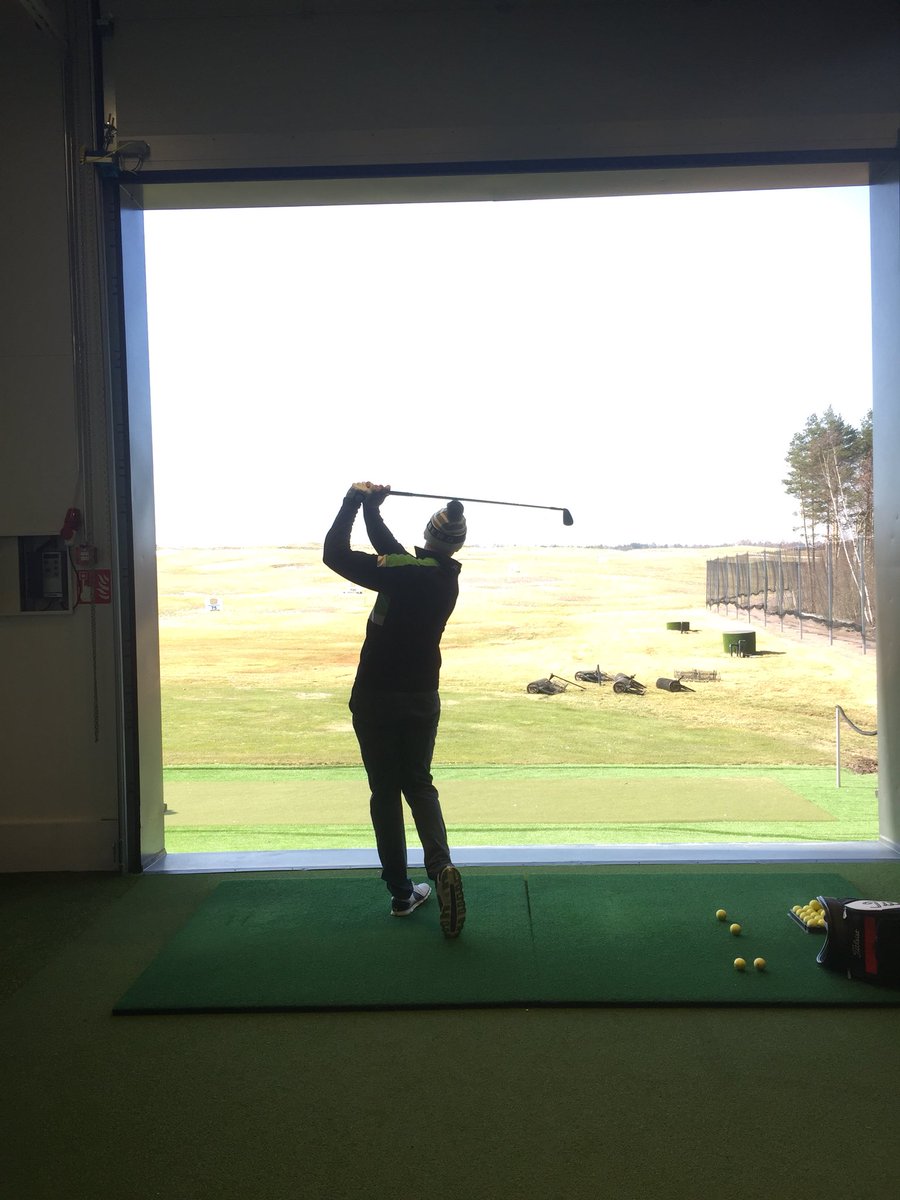 Kiitos <a href="/golfcenterfi/">Golf Center</a>  poppoolle, että saan käydä vetämässä huippupuitteissa ja hyvien äijien ympäröimänä👊 <a href="/TapiolaGolf/">Tapiola Golf</a>  myös iso kiitos👍