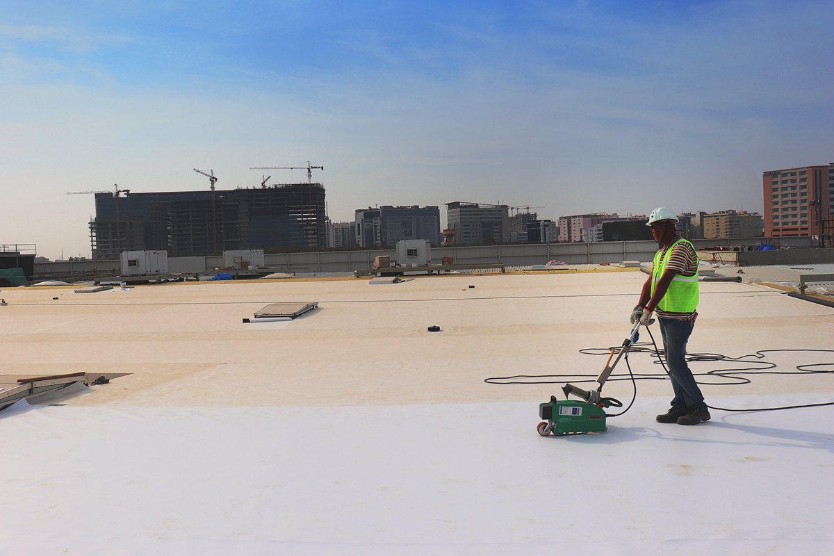 LeisterIndia's tweet photo. #Leister Varimat V2 in use at a 24,000 Sq. meter roofing site in #India. Leister automatic tools ensure high quality welding and help you complete the project in lesser time. #roofing #plasticwelding #jobsite #varimat #plasticwelding https://t.co/7Go55a5wqq https://t.co/7hkG7e5JBA