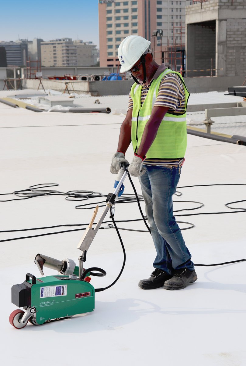 LeisterIndia's tweet photo. #Leister Varimat V2 in use at a 24,000 Sq. meter roofing site in #India. Leister automatic tools ensure high quality welding and help you complete the project in lesser time. #roofing #plasticwelding #jobsite #varimat #plasticwelding https://t.co/7Go55a5wqq https://t.co/7hkG7e5JBA