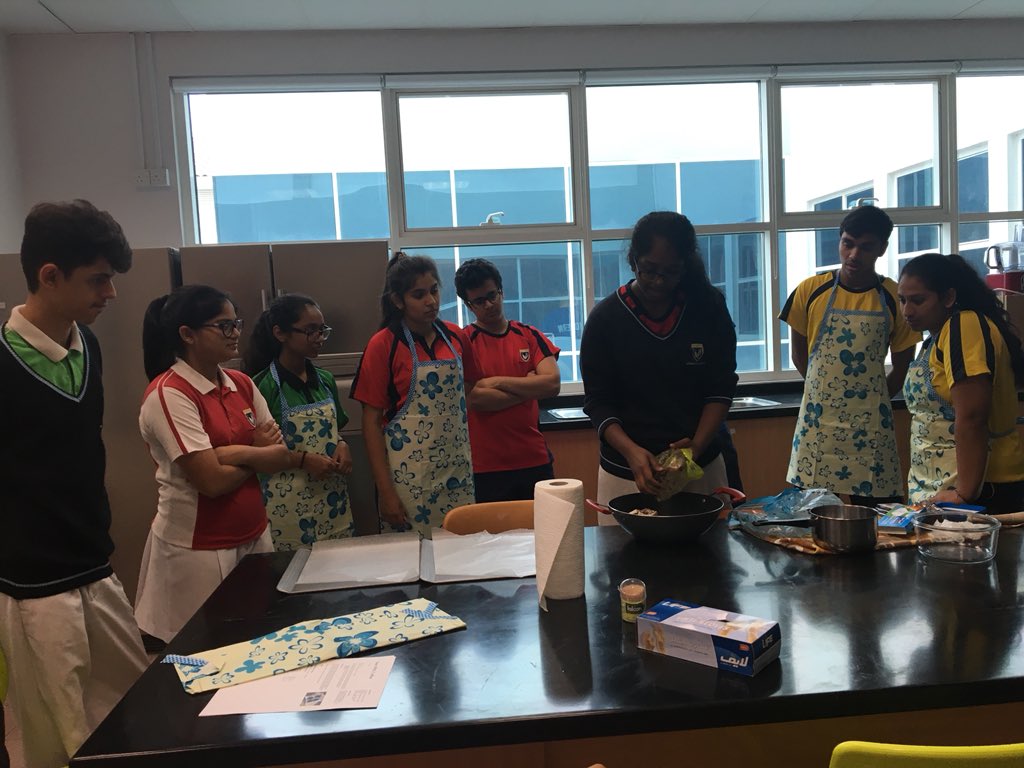 sunineog's tweet photo. You don’t need to be old to be a teacher #Gabby’scookingclass #fleximodule #IBBridge2018 @KNargish @GMA_IBDP https://t.co/tvdxw5fk7G