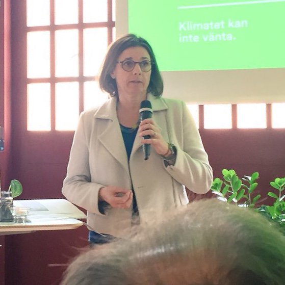 "Tåg är en mer uthärdlig livsmiljö" säger <a href="/IsabellaLovin/">Isabella Lövin 🌻</a> och jämför med "flyg där man sitter instängd i en bubbla bland engångsförpackningar"