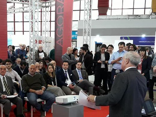 luipavia's tweet photo. Thanks prof. Mario Raffa for having me as #mentor in a pitch session focusing on brand new #startups in our regional ecosystem. Thanks @KforBusiness for the great organization. Eager to push #digitalhealth forward! #IV2018 https://t.co/2nn548PQvb