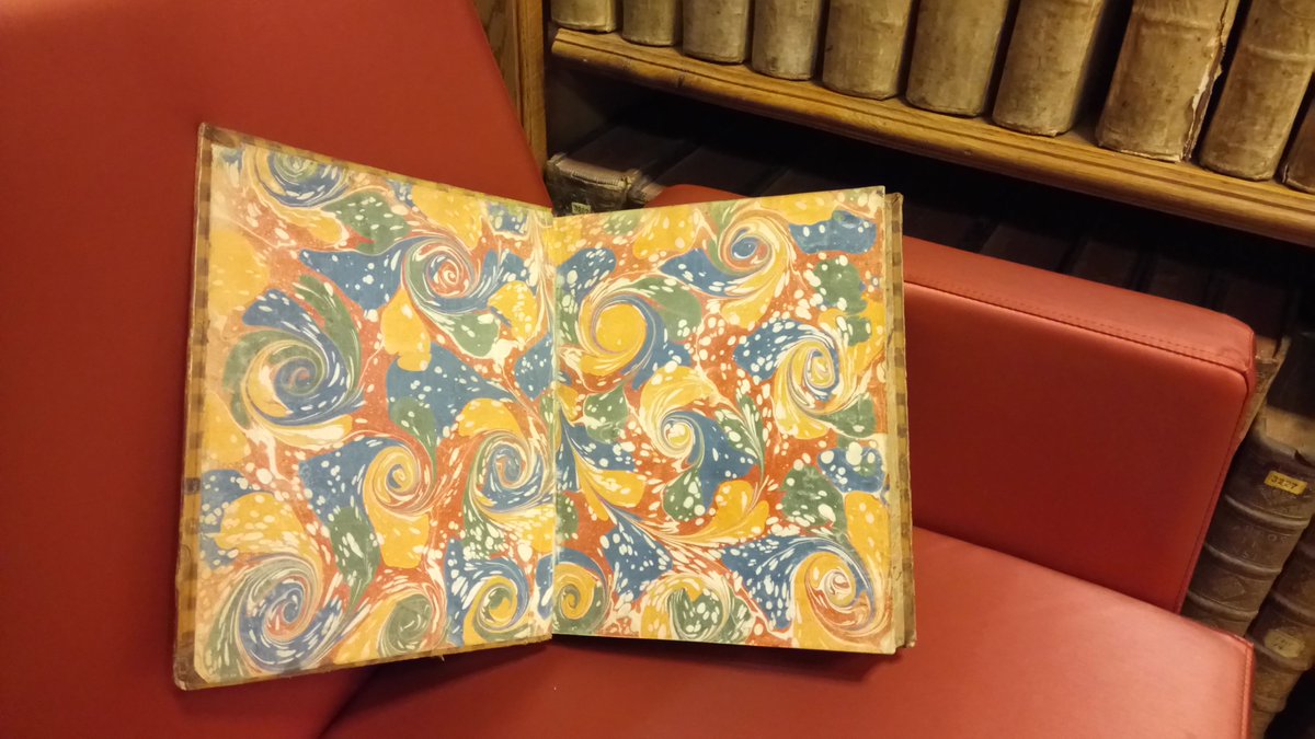 bmiepinal's tweet photo. Parfois, j'ai du mal à croire que ces papiers marbrés ont plusieurs centaines d'années #MarbledMonday #CommeNeuf https://t.co/JdcC3Sc4Gy