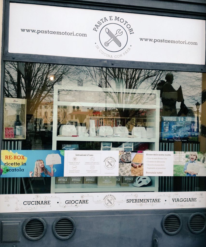 #9aprile | pronti per iniziare una nuova settimana che ci porterà dritti verso #Vinitaly2018 🍾 vi aspettiamo in negozio per scoprire <a href="/zaowine/">zao wine</a> <a href="/ferro13winery/">Ferro13</a> 🍾🍾