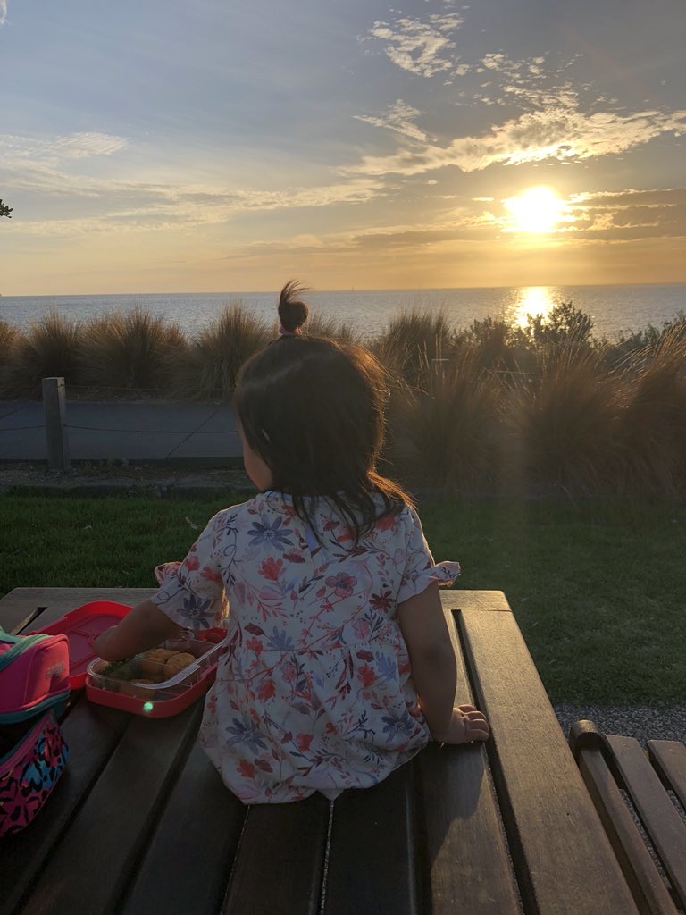SelinaVasdev's tweet photo. Some days we take our dinner down to the beach and watch the sun go down #TheLittleThingsInLife ❤️ https://t.co/4O2NgI5ELr