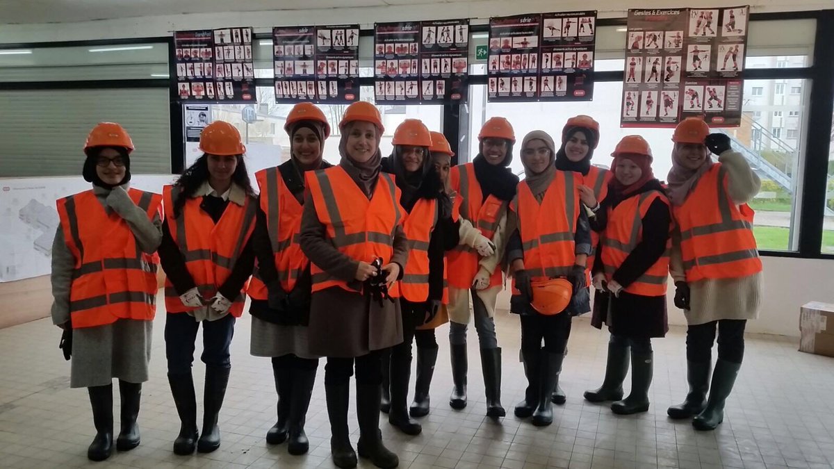 Ellesbougent's tweet photo. #EBCity #Lille Retour en 📸 sur la visite du chantier @Bouygues_C  et le labo #3D @ESMEsudria avec la fabrication d'un porte clé @ellesbougent 😍 #construction #SmartCity Merci à nos partenaires pour cette belle journée 👏 https://t.co/SeCO7NFoMD