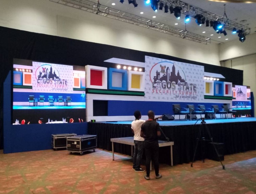 alwayz05's tweet photo. Stageset for the #SecuritySummit2018 by @stagemakerznet https://t.co/WSOTniP9jT