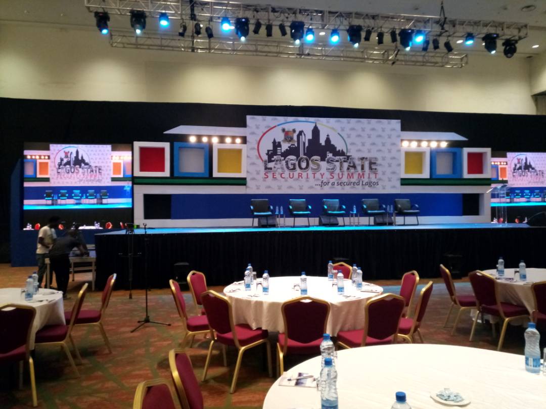 alwayz05's tweet photo. Stageset for the #SecuritySummit2018 by @stagemakerznet https://t.co/WSOTniP9jT